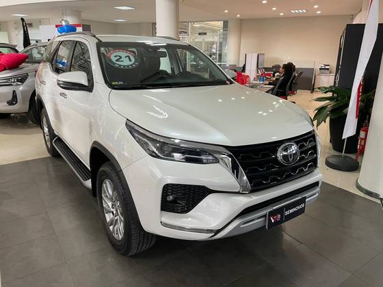 TOYOTA HILUX SW4 2.8 D-4D TURBO DIESEL SRX 4X4 AUTOMÁTICO TOYOTA HILUX SW4 2.8 D-4D TURBO DIESEL SRX 4X4 AUTOMÁTICO
